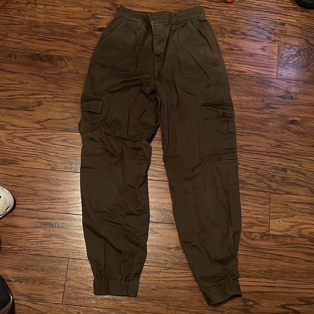 Green cargo joggers